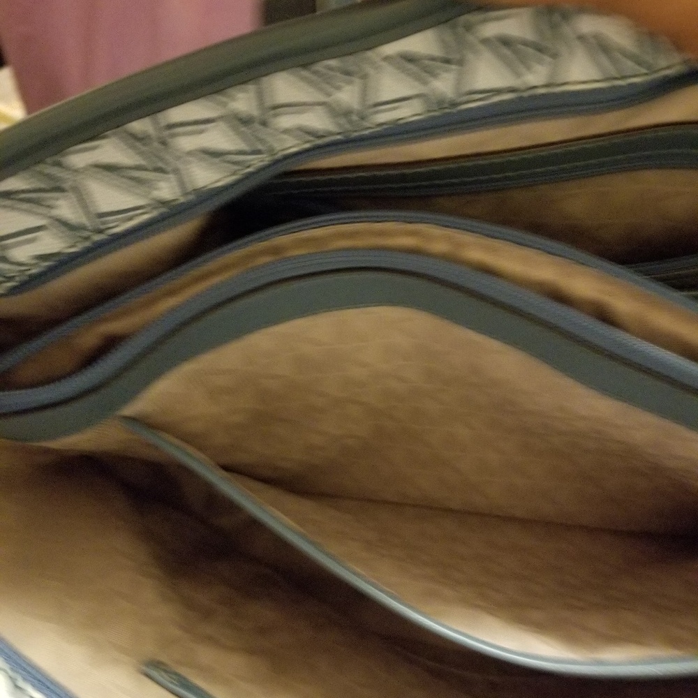 Authentic Mk purse with wristlet